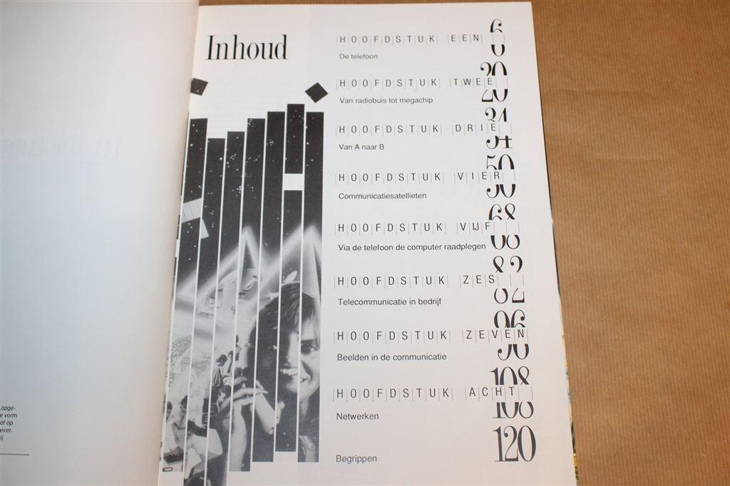 Toekomst in Telecommunicatie — Chriet Titulaer [1988], Ophalen of Verzenden, Gelezen, Europa