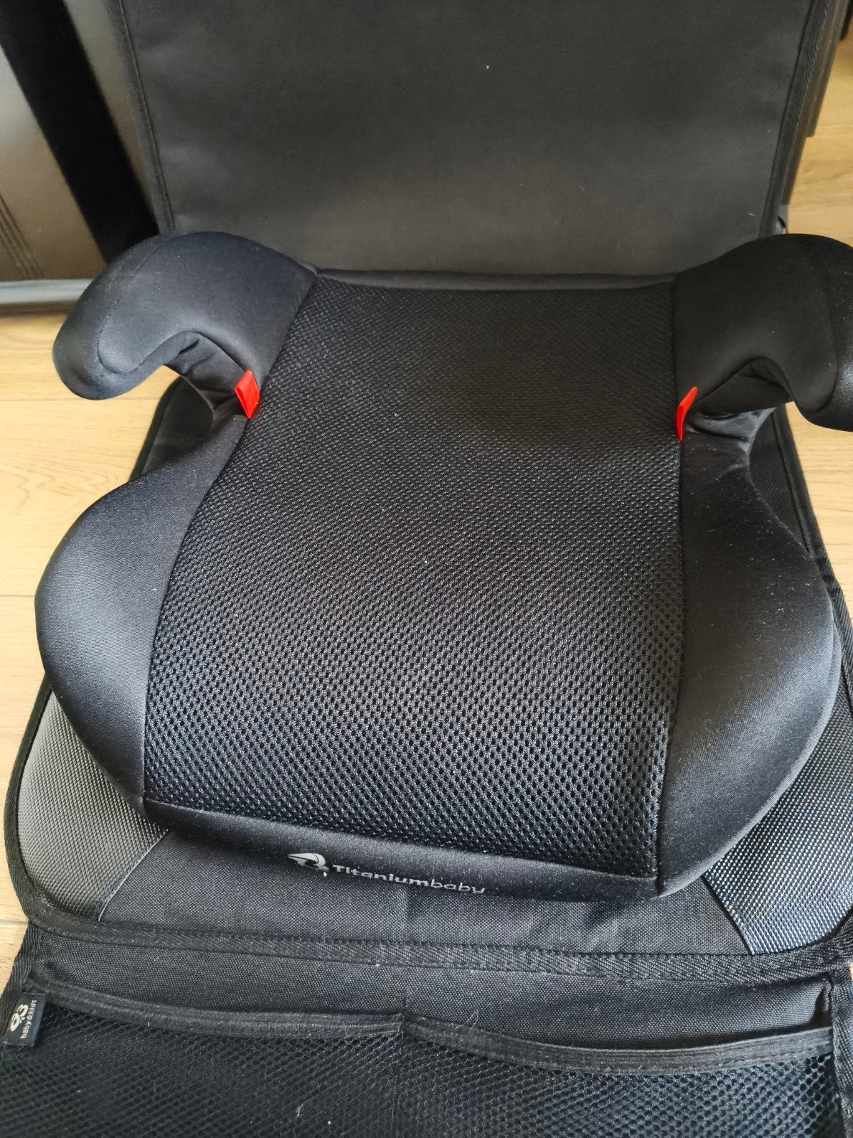 Titaniumbaby Isofix autostoelverhoger met beschermer, Kinderen en Baby's, Autostoeltjes, Overige merken, Gebruikt, 15 t/m 36 kg