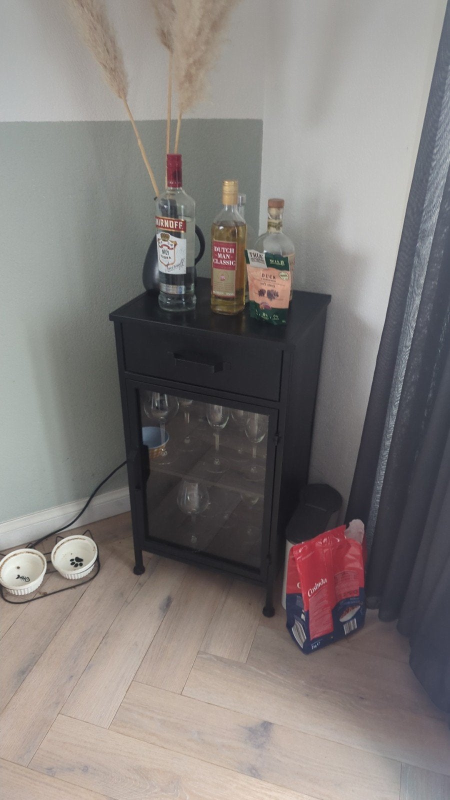 Stalen kastje met glasplaat en gratis glazen, Ophalen, Gebruikt
