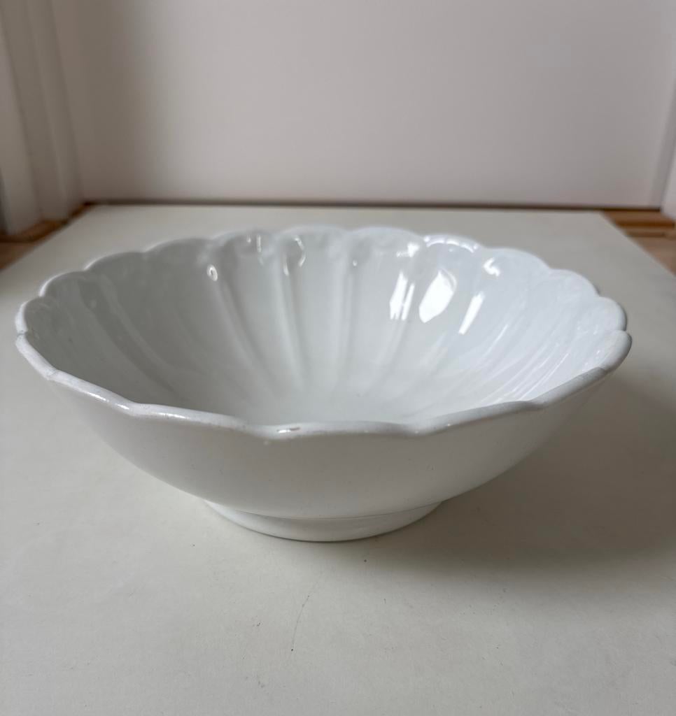 Witte schaal van Petrus Regout Maastricht (doorsnee 25cm), Ophalen of Verzenden