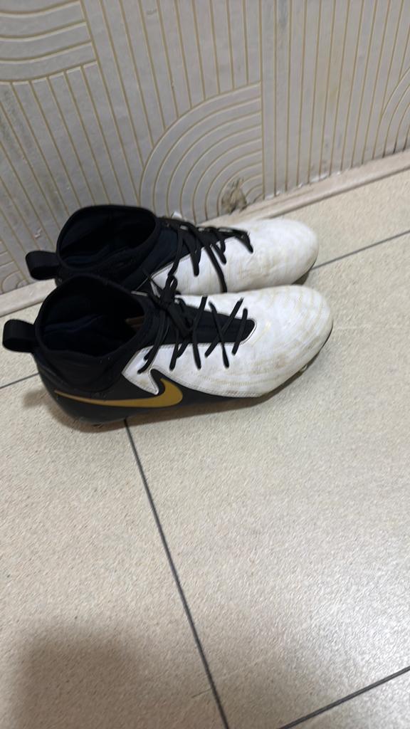 Te koop Nike voetbal schoenen, Maat XS of kleiner, Ophalen of Verzenden, Schoenen