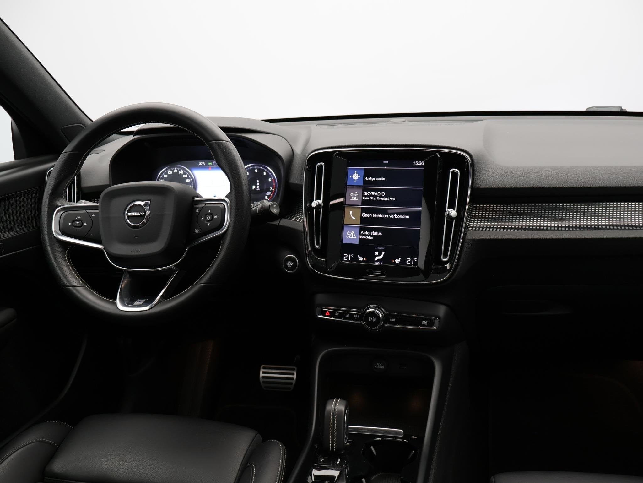 Volvo XC40 2.0 T4 R-Design / Trekhaak / Panoramadak / Stoelv, 15 km/l, Euro 6, 1969 cc, Wit