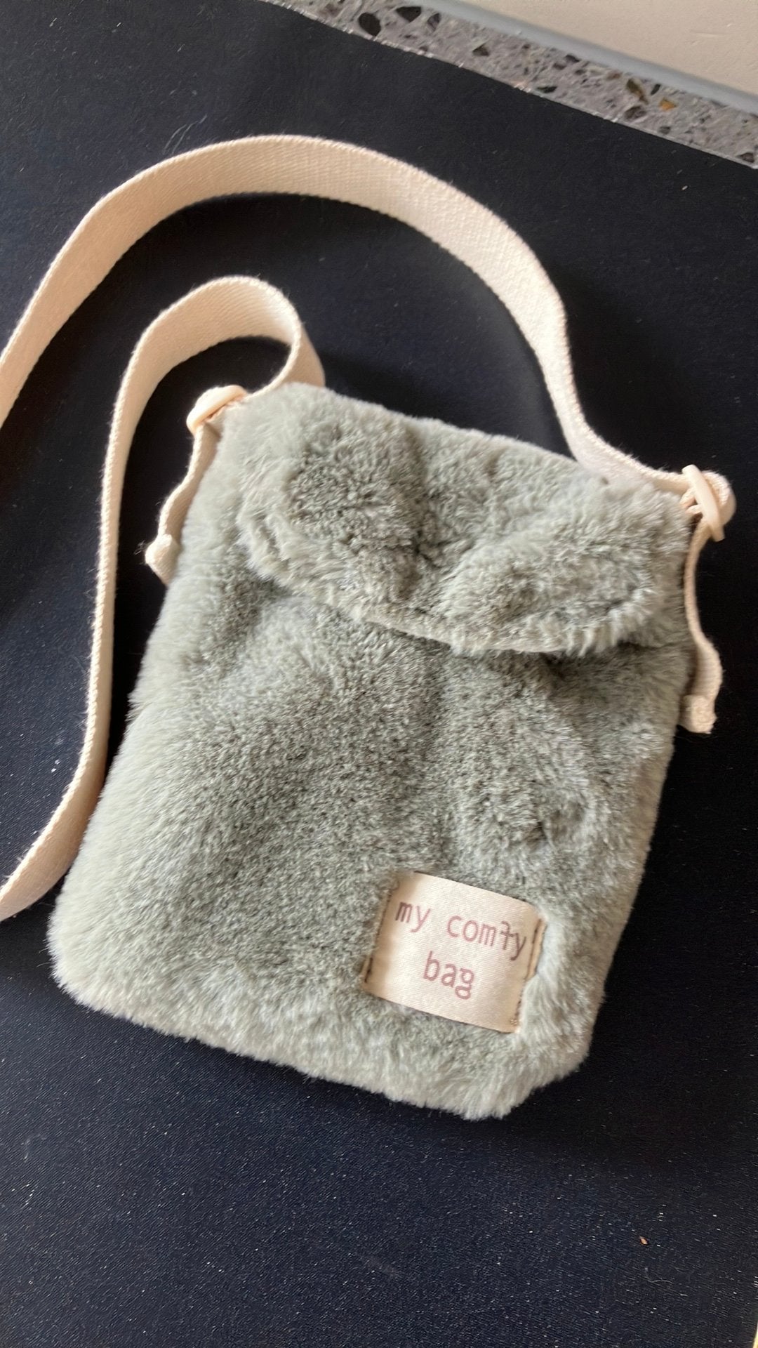 Schoudertas.tasje .Fluffy zacht groen kindertasje Zara 20x15, Ophalen of Verzenden, Zo goed als nieuw