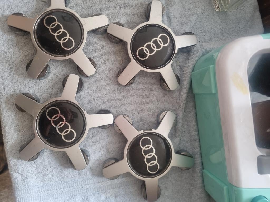Audi velgkapjes, Ophalen of Verzenden, Nieuw, Overige materialen