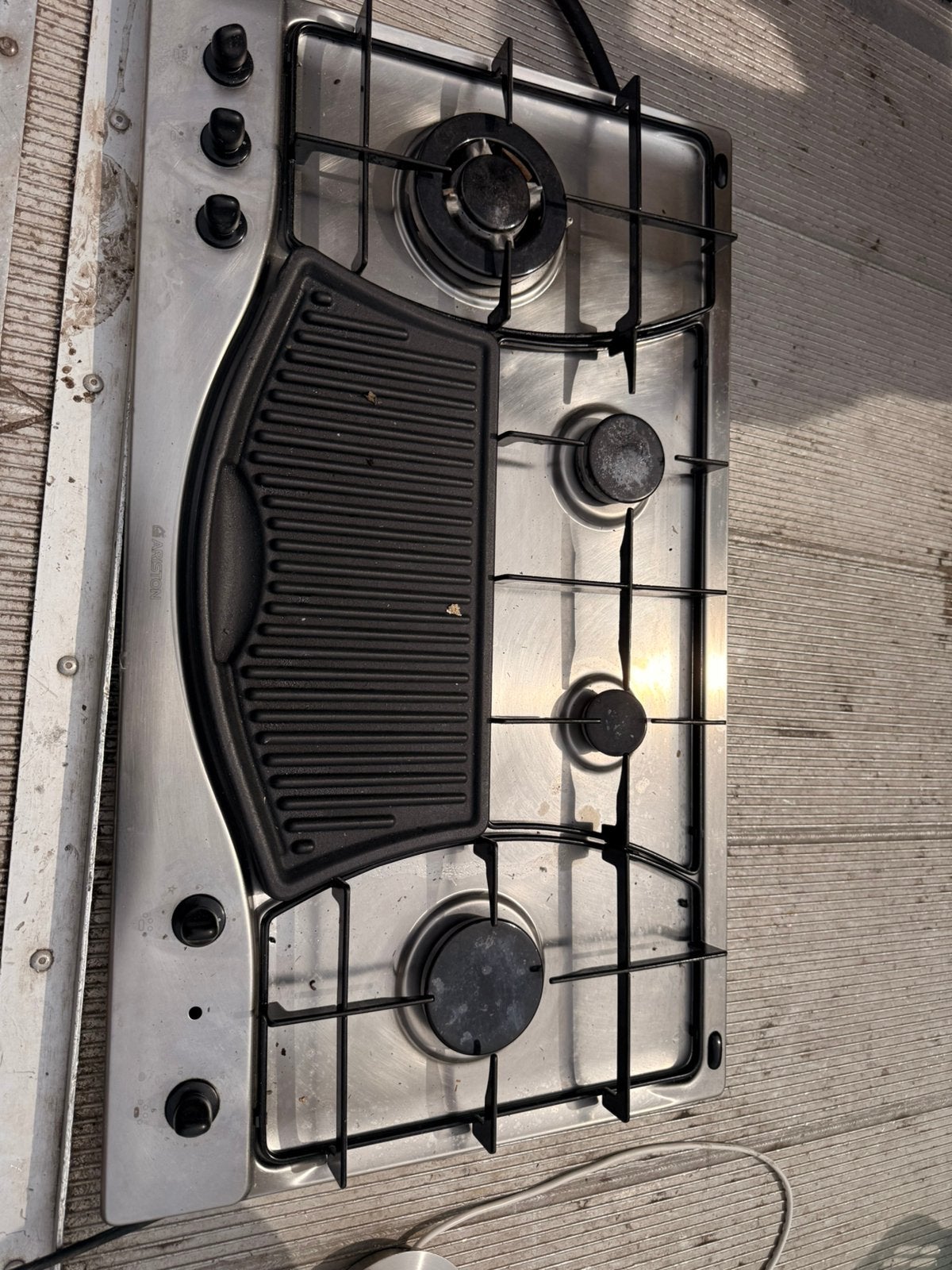 Ariston gasfornuis met grillplaat - Gebruikt, Witgoed en Apparatuur, Kookplaten, Gebruikt, Inbouw, Gas, 3 kookzones of minder