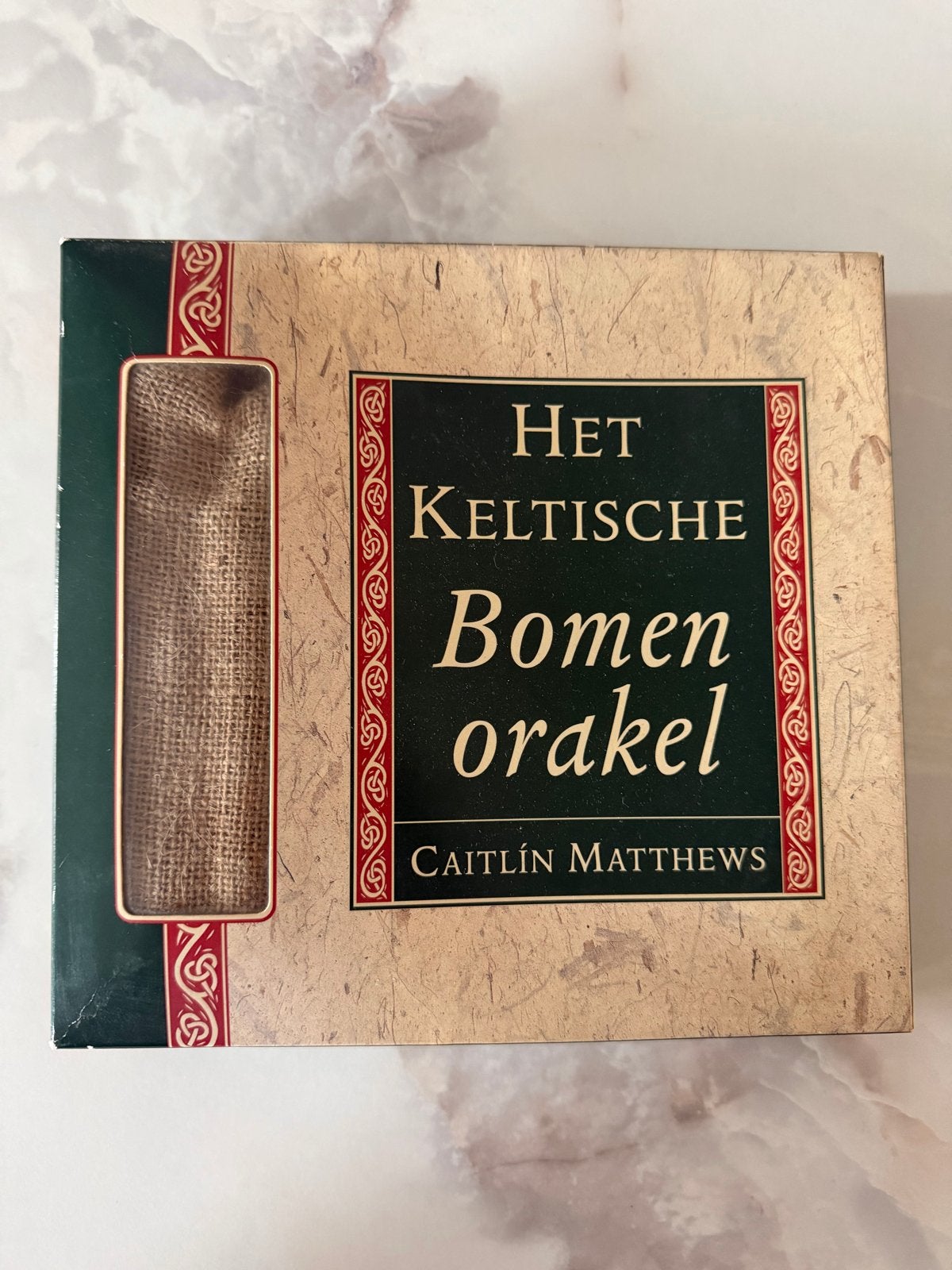 Het Keltische Bomenorakel - Caitlín Matthews, Ophalen of Verzenden, Gelezen, Spiritualiteit algemeen, Instructieboek