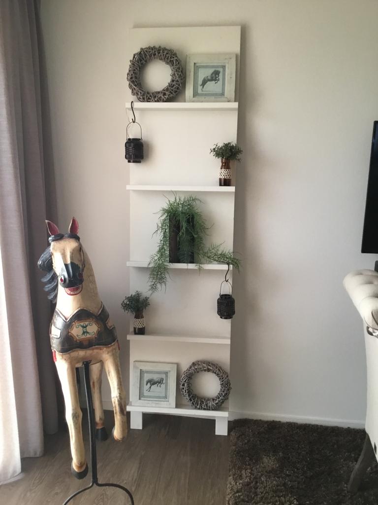 VT wonen white wash wandrek / presenteer meubel, Ophalen, Gebruikt
