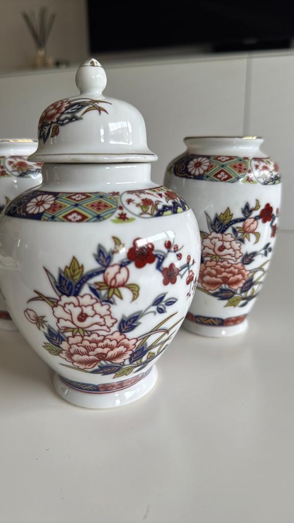 decoratieve Oosterse vazen/potjes in Imari-stijl, Ophalen
