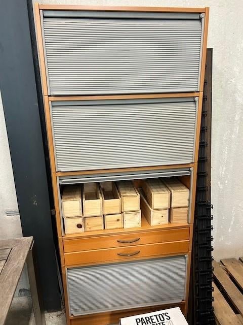 Kast met roldeuren, Ophalen, Gebruikt, 50 tot 100 cm, 150 tot 200 cm