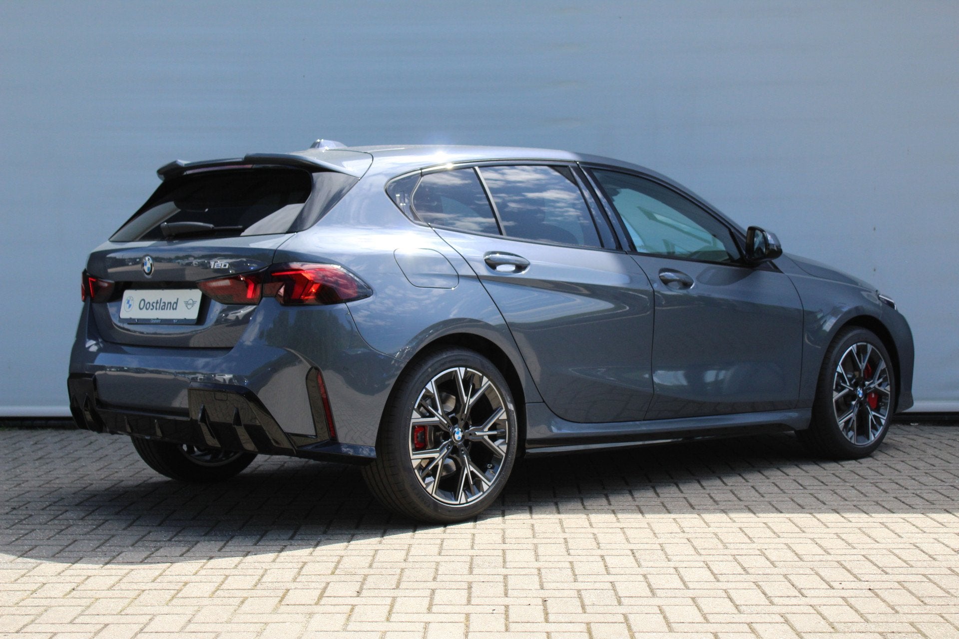BMW 1 Serie 120 M Sport Automaat / Panoramadak / Trekhaak /, Auto's, Zwart, 156 pk, Bedrijf, 3 cilinders