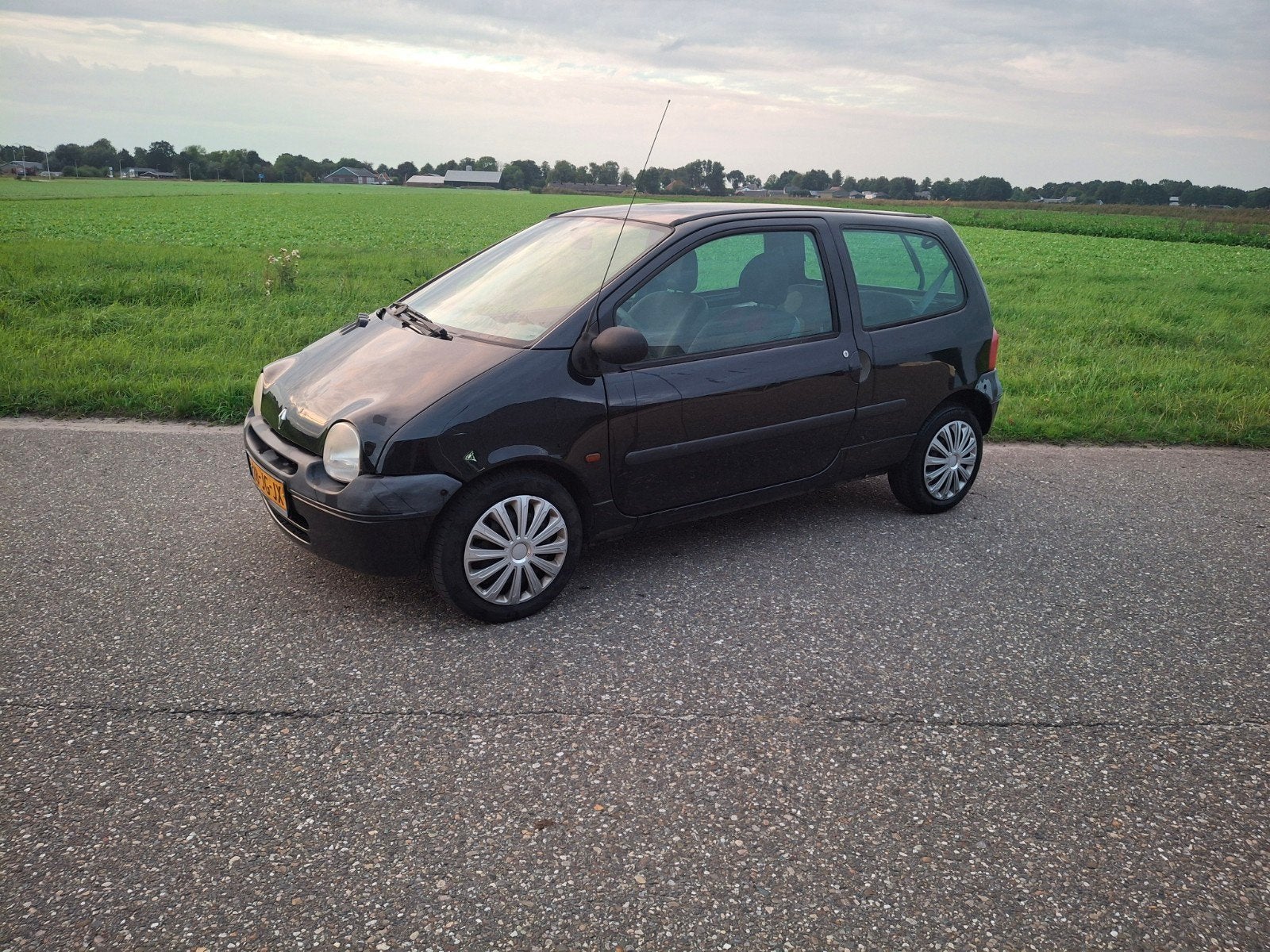Renault Twingo 1.2 2002 Zwart, Auto's, Voorwielaandrijving, 600 kg, 4 cilinders, Zwart