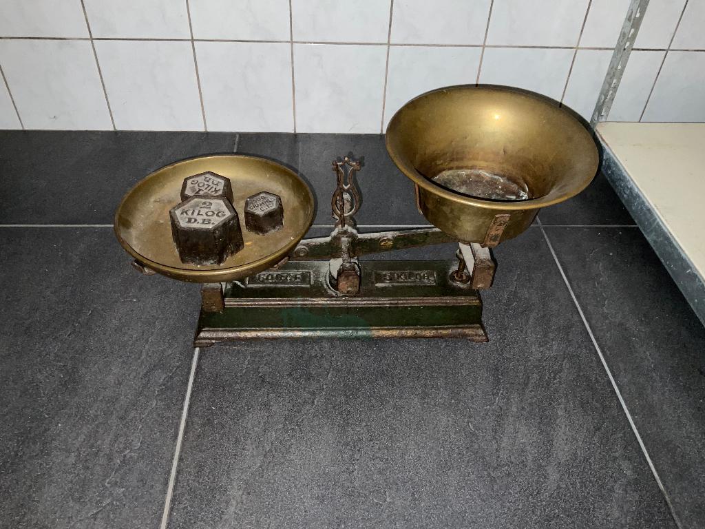 Weegschaal gietijzer, Ophalen