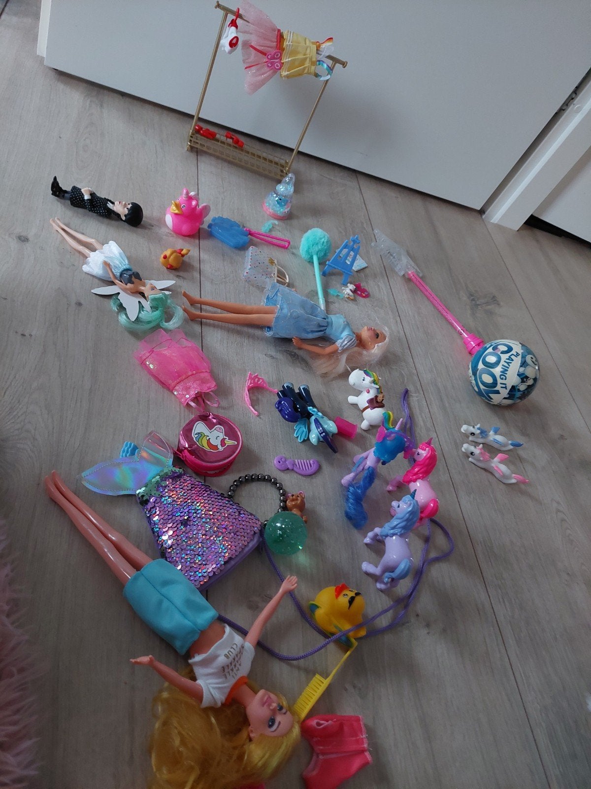 Barbies, eenhoorns en kleding - Groot speelgoedpakket, Ophalen of Verzenden, Gebruikt, Barbie
