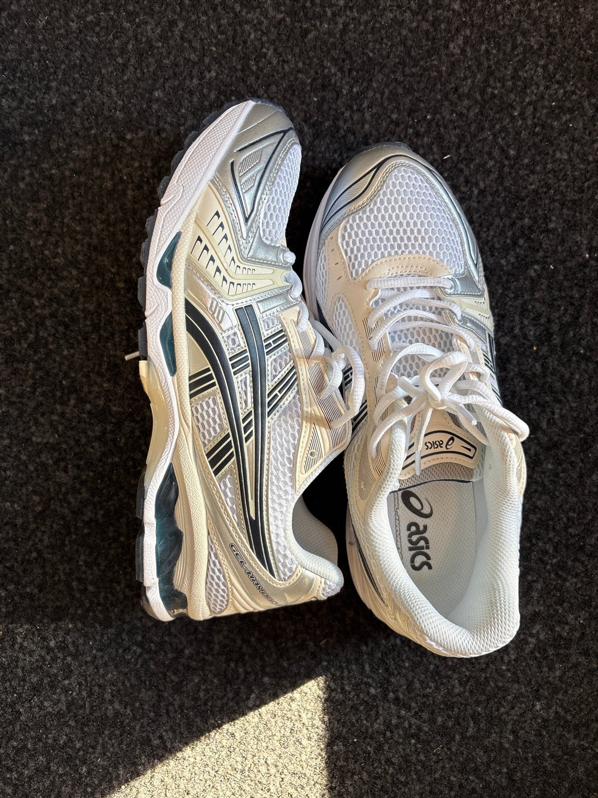 ASICS GEL-Kayano 14 Sneakers - Wit/Zilver, Kleding | Dames, Schoenen, Ophalen of Verzenden, Zo goed als nieuw, Wit, Sneakers of Gympen