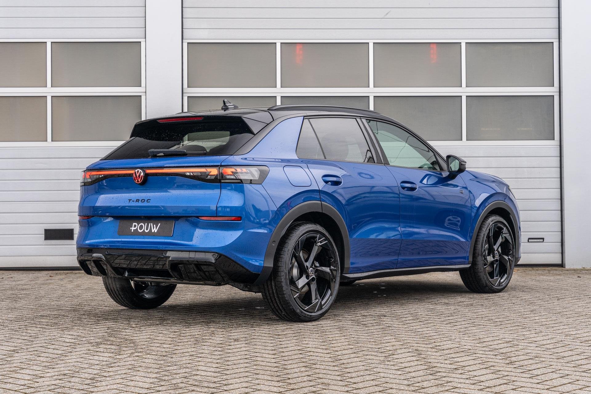 Volkswagen T-Roc 1.5 eTsi 150pk R-Line First Edition | Black, Auto's, Volkswagen, Stof, 1498 cc, 4 cilinders, Blauw