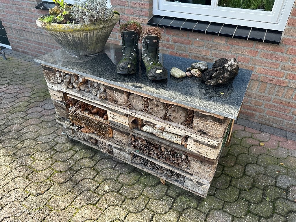 Insectenhotel verrijdbaar, Bijen