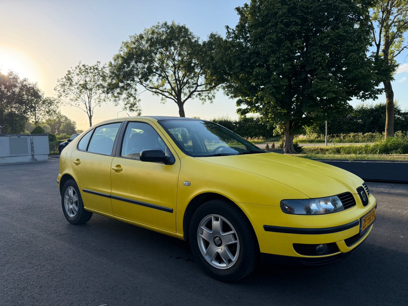 Seat Leon 1.6 Geel, Auto's, Voorwielaandrijving, Zwart, 4 cilinders, 49 €/maand