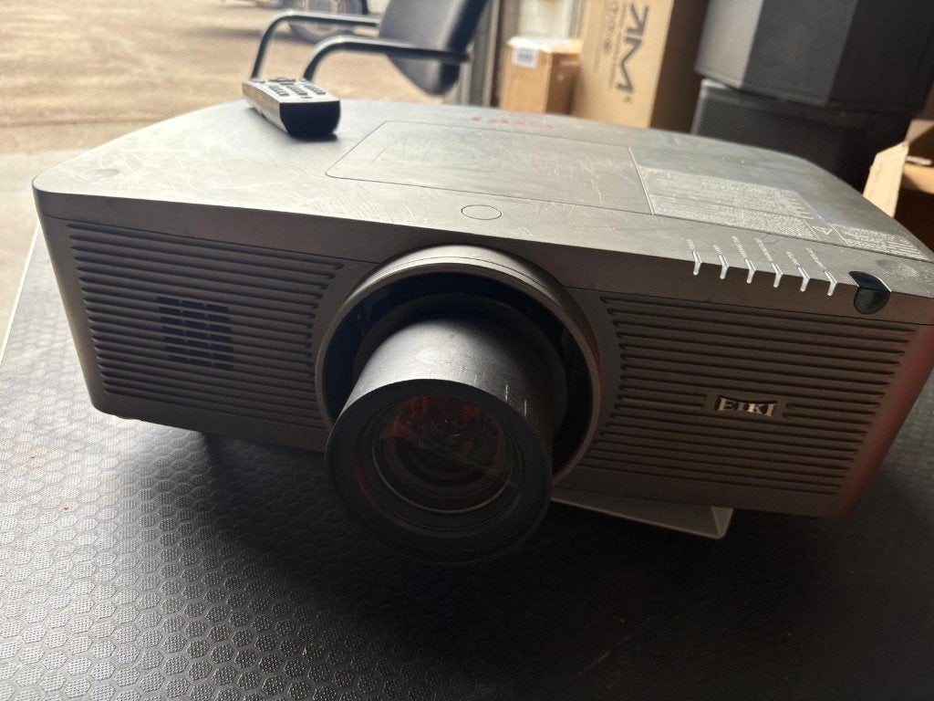 Krachtige Eiki LC-XL200 beamer | 6000 Lumen | Lens Shift, Audio, Tv en Foto, Beamers, Ophalen, Gebruikt, Eiki, DLP