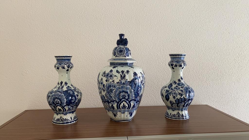 Delfts Blauw handgeschilderd 3 delig kaststel, 38-29-29 cm, Antiek en Kunst, Ophalen of Verzenden