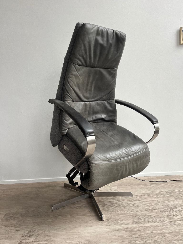 Prominent Humberto E100 Groen Grijs in Relaxfauteuil Sta Op, Ophalen of Verzenden, Zo goed als nieuw, Leer, Minder dan 50 cm