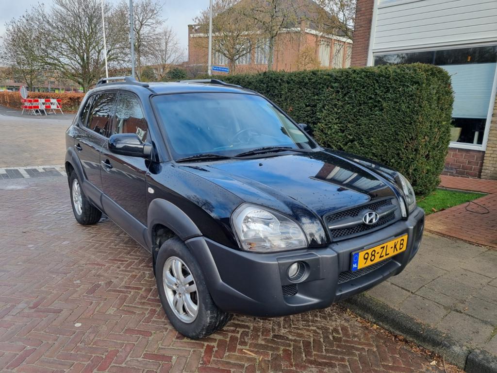 Hyundai Tucson 2.0 I 2WD 2008 Zwart, Auto's, Hyundai, 4 cilinders, Zwart, Origineel Nederlands, 75 €/maand