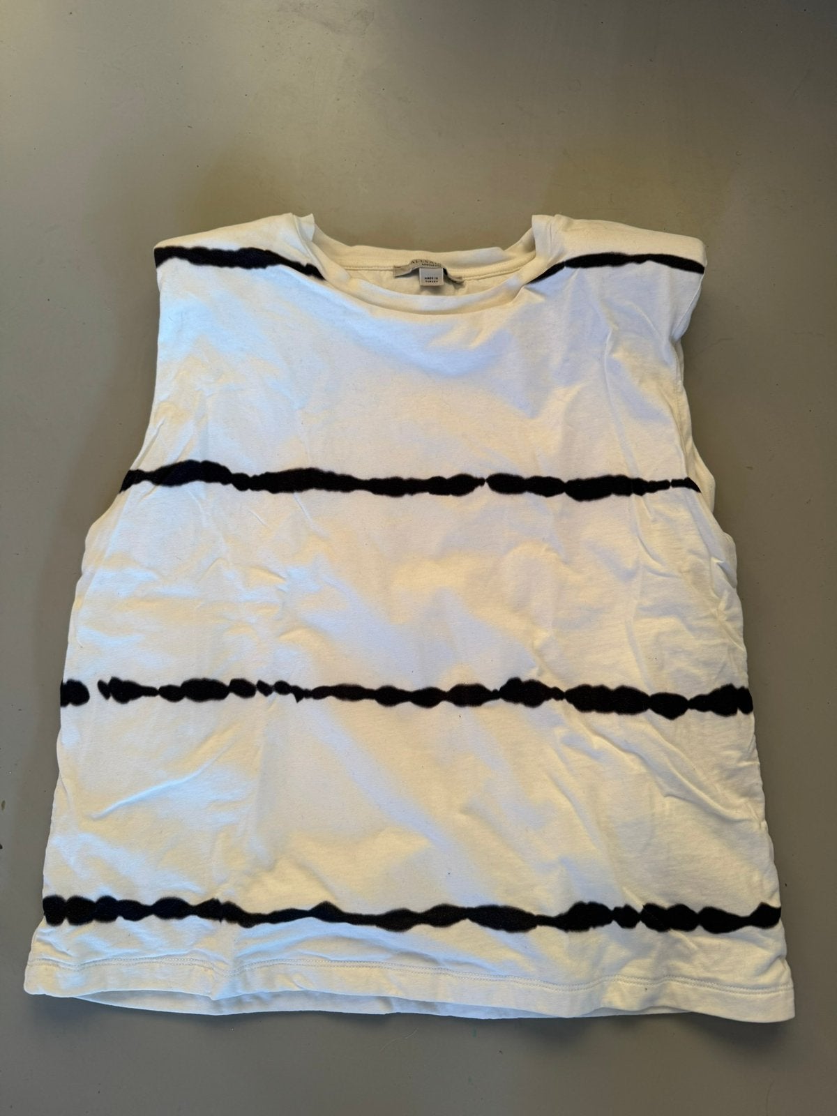 AllSaints sleeveless top with shoulder pads M, Kleding | Dames, Maat 38/40 (M), Wit, Ophalen of Verzenden, Zo goed als nieuw
