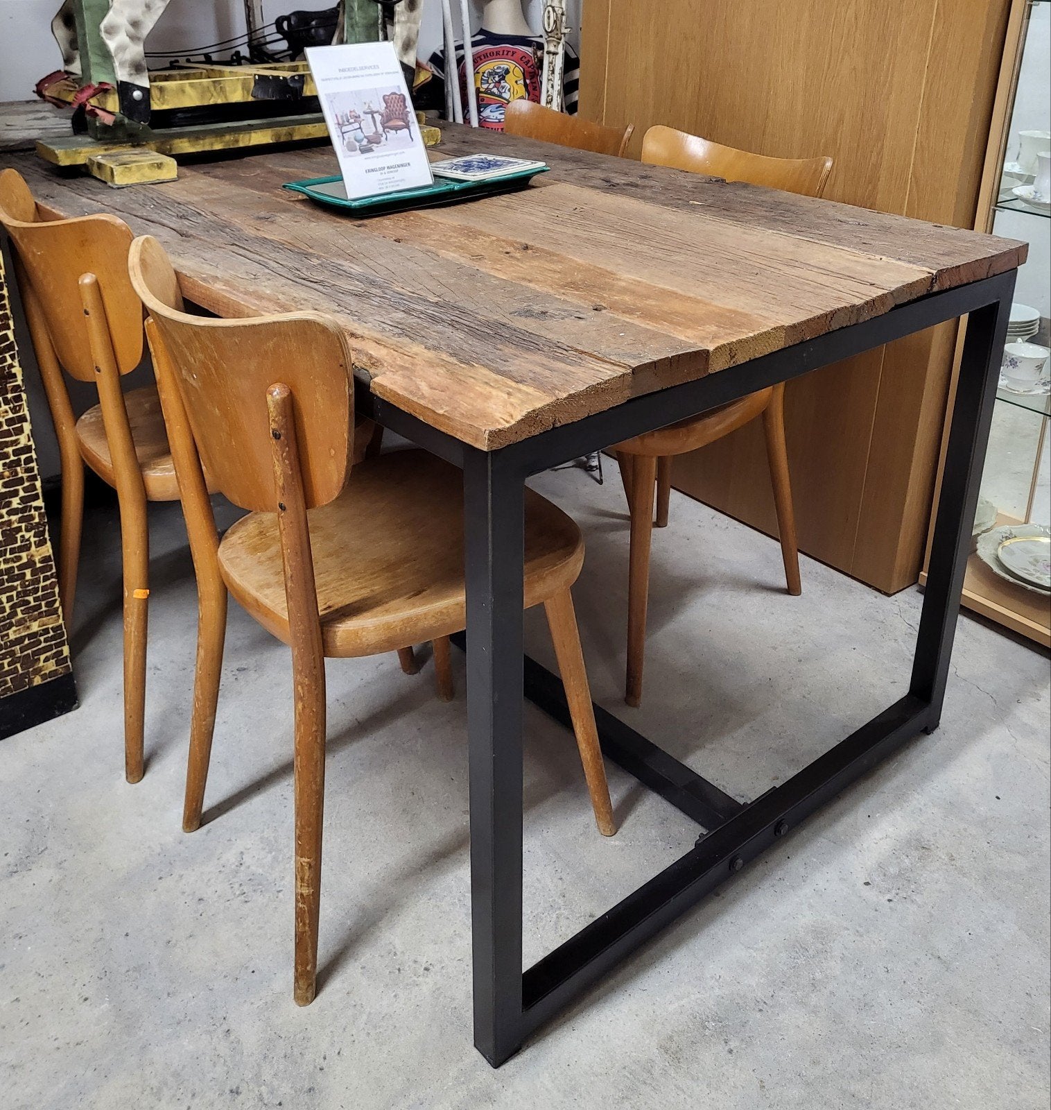 Robuuste eettafel van gerecycled hout met metalen onderstel, Huis en Inrichting, 50 tot 100 cm, Niet bekend, Rechthoekig, Ophalen