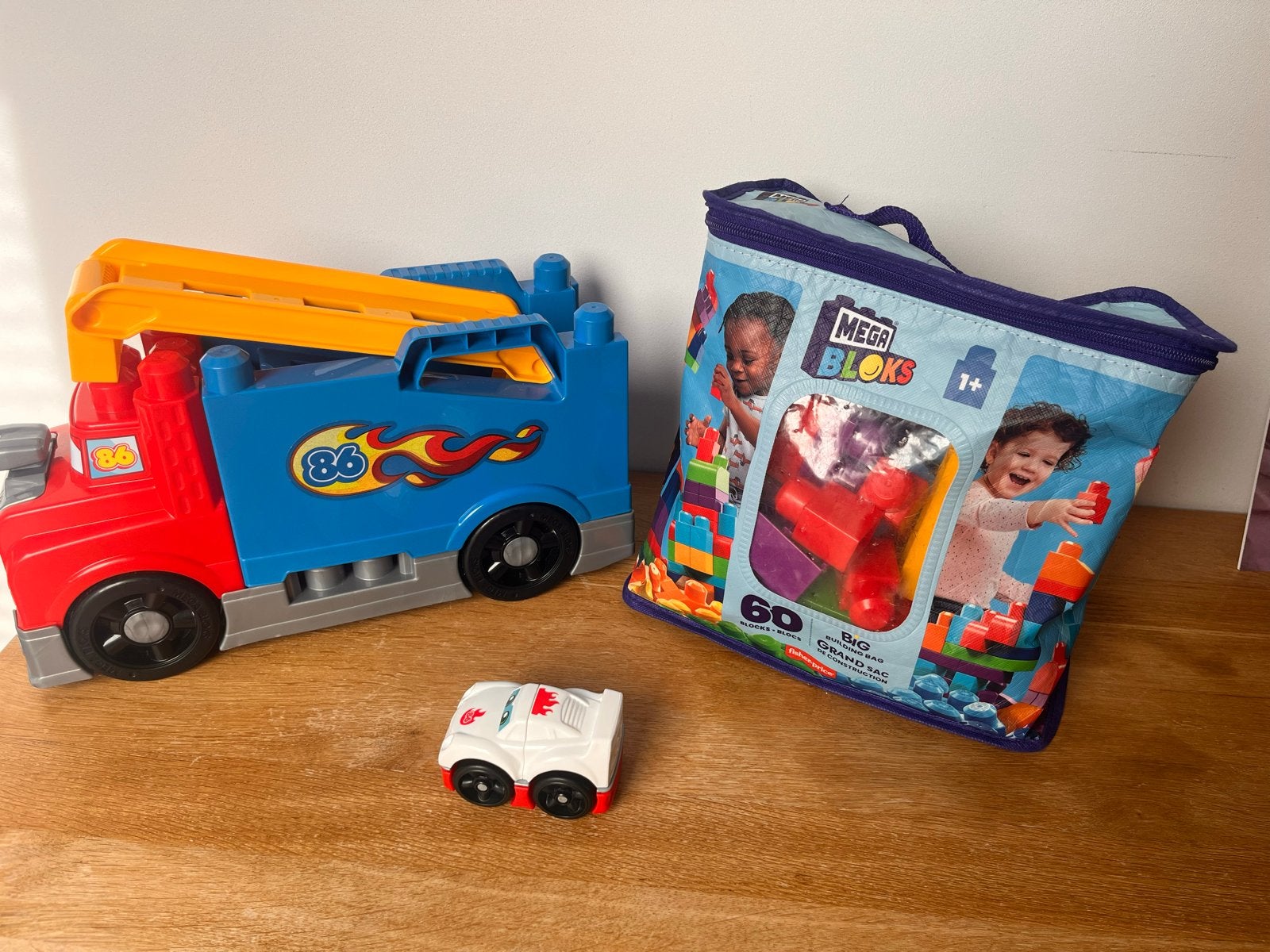 Mega Bloks set met vrachtwagen en bouwblokken, Ophalen, Zo goed als nieuw, Megabloks