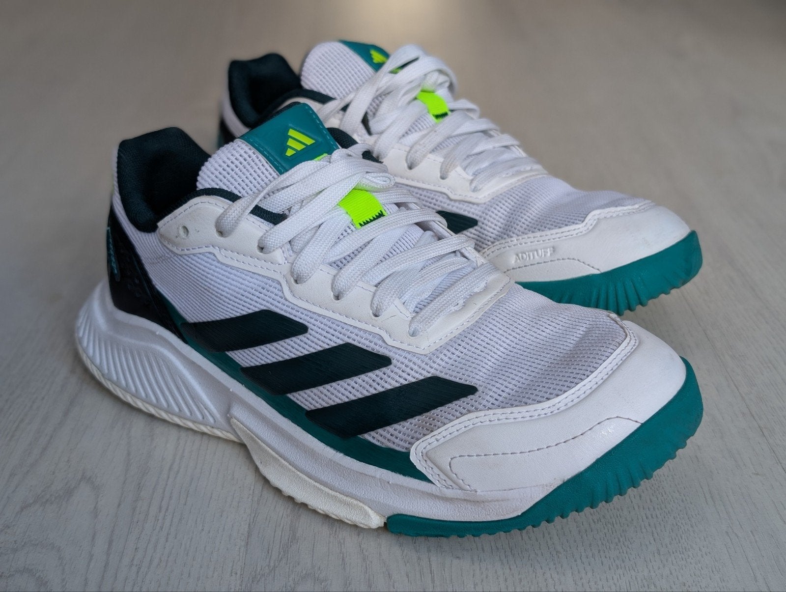 Adidas Courtquick Padel sneakers wit/groen - Maat 39 ⅓, Ophalen, Wit, Zo goed als nieuw, Adidas