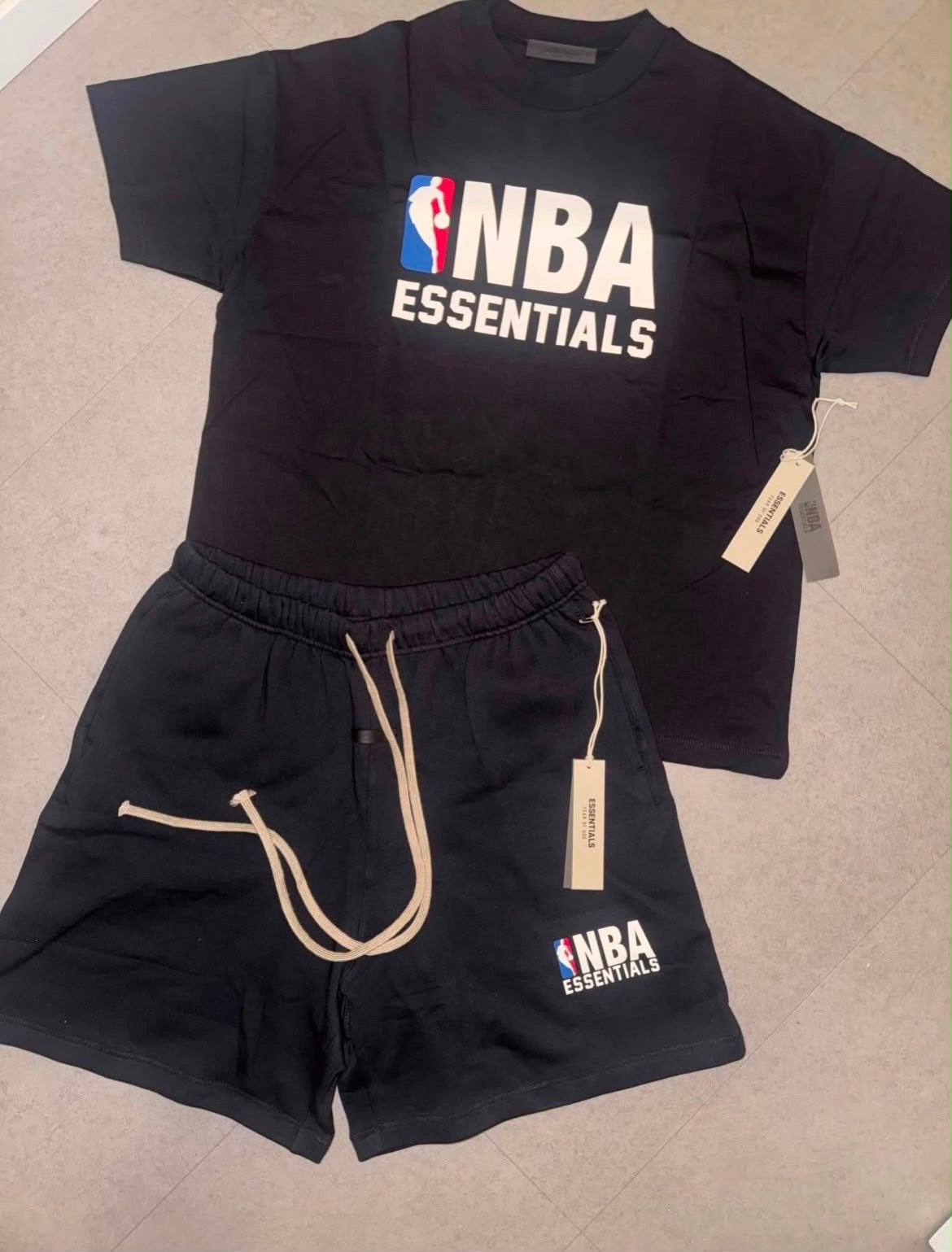 NBA Essentials Zwart T-shirt en Short Set - Maat L (valt als, Ophalen of Verzenden, Nieuw, Maat 56/58 (XL), Zwart