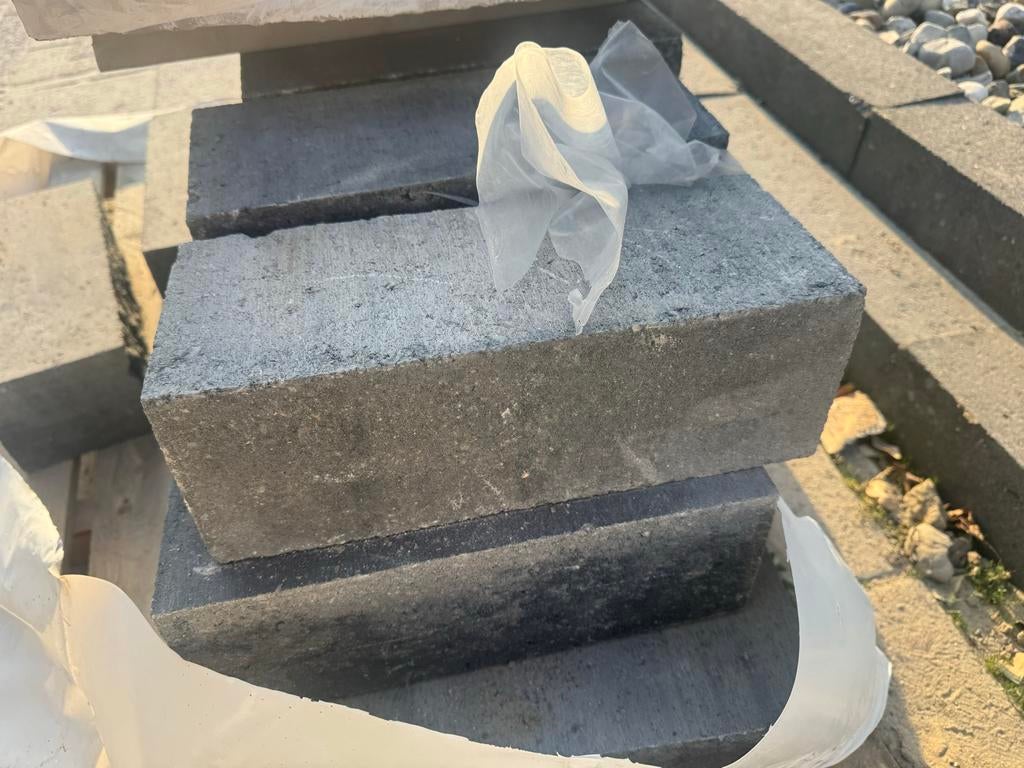 Betonnen Klinkers - Grijs - Nieuw. 32x13x11, Tuin en Terras, Tegels en Klinkers, Klinkers, Nieuw, Ophalen of Verzenden, 10 m² of meer