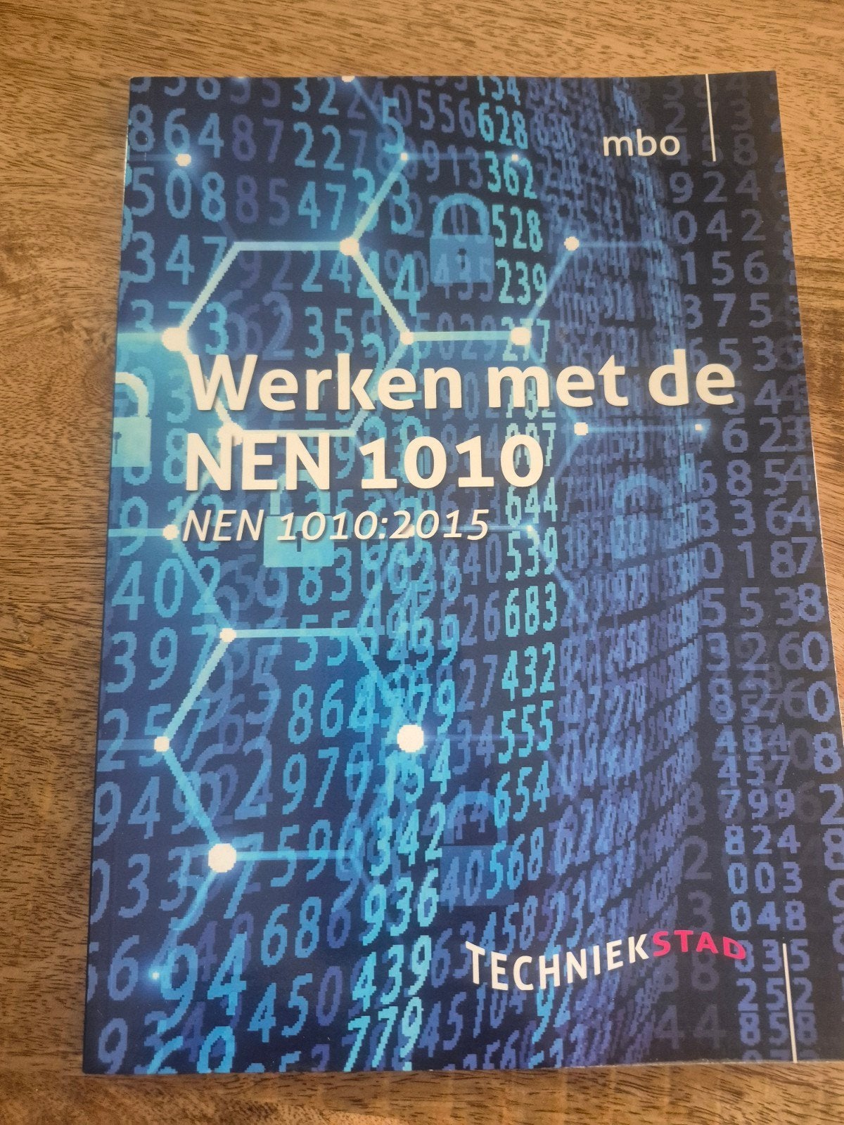 Werken met de NEN 1010, Boeken, Ophalen of Verzenden, Zo goed als nieuw, Overige niveaus, Nederlands