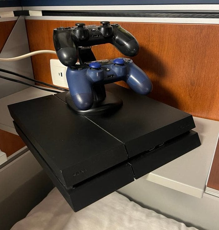 Goed werkende PlayStation 4 met 2 controllers en games, Spelcomputers en Games, Met 2 controllers, Ophalen of Verzenden, Zo goed als nieuw