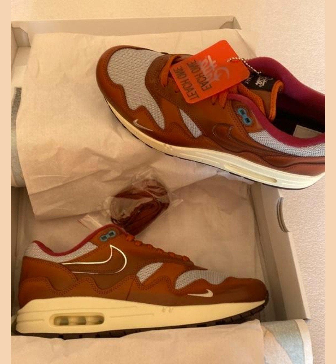 Nike Air Max 1 x Patta Russet - Maat 44, Kleding | Heren, Schoenen, Bruin, Verzenden, Nike, Nieuw