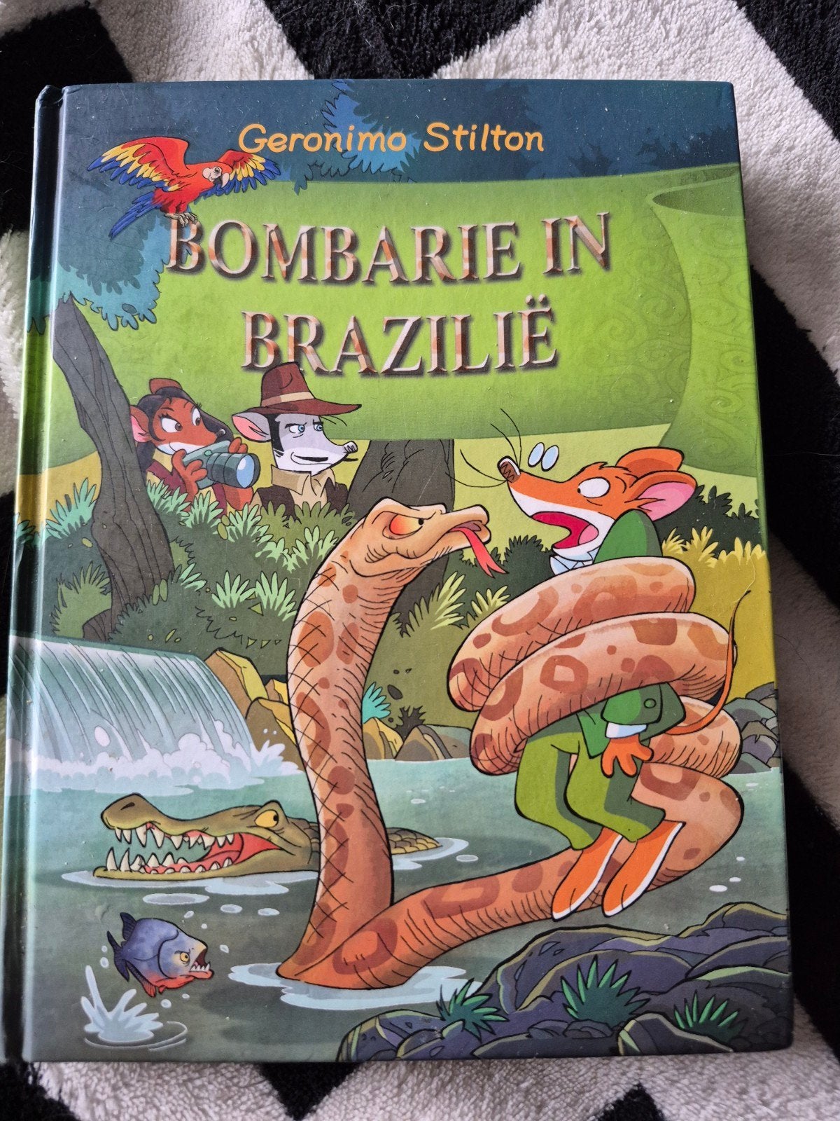 Geronimo Stilton - Bombarie in Brazilië, Ophalen of Verzenden, Zo goed als nieuw, Geronimo Stilton, Fictie algemeen