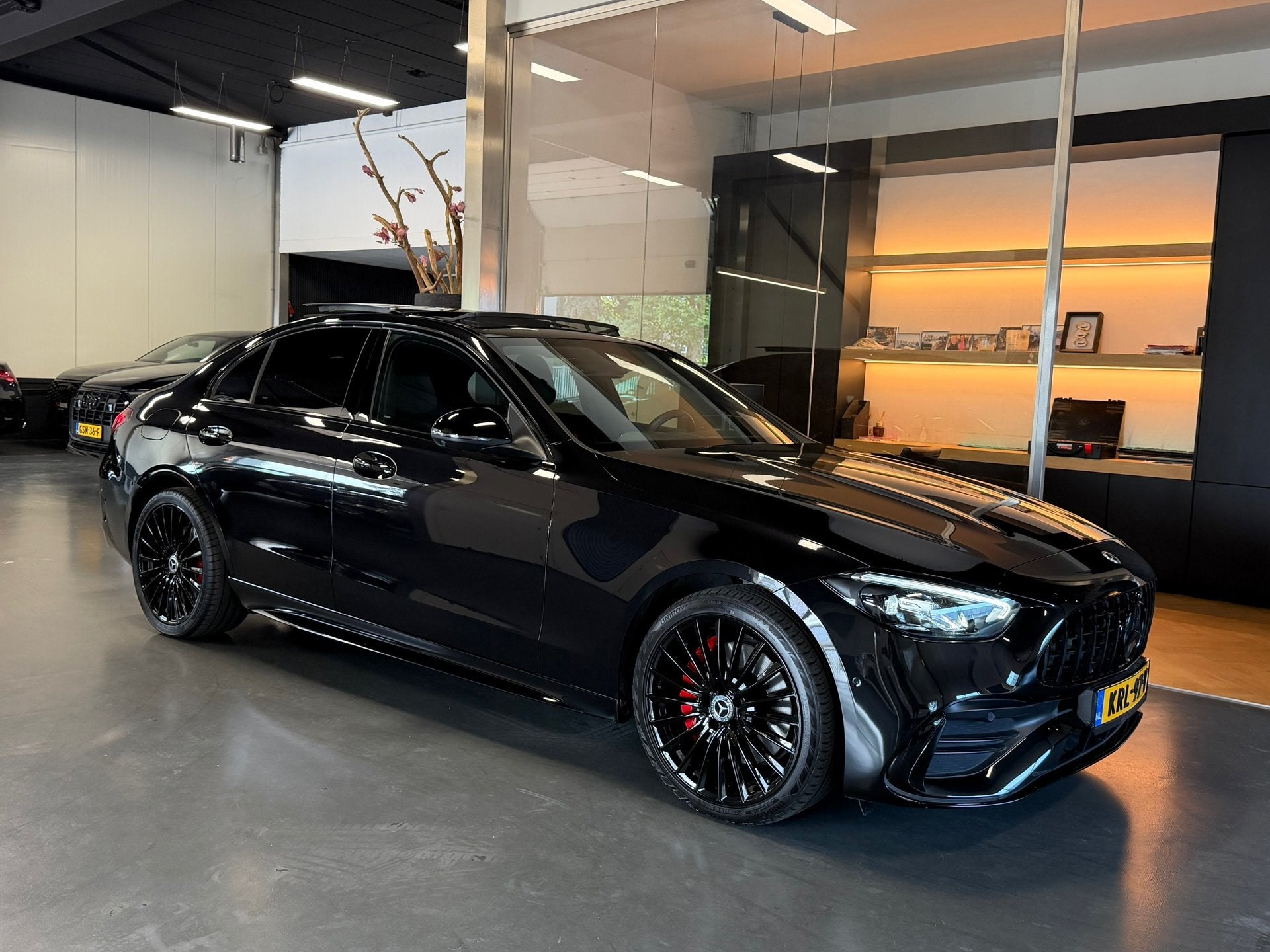 Mercedes-Benz C-klasse 300 e AMG Night Pano Memory 360Cam. V, Auto's, Automaat, Achterwielaandrijving, 4 cilinders, 167 km/l