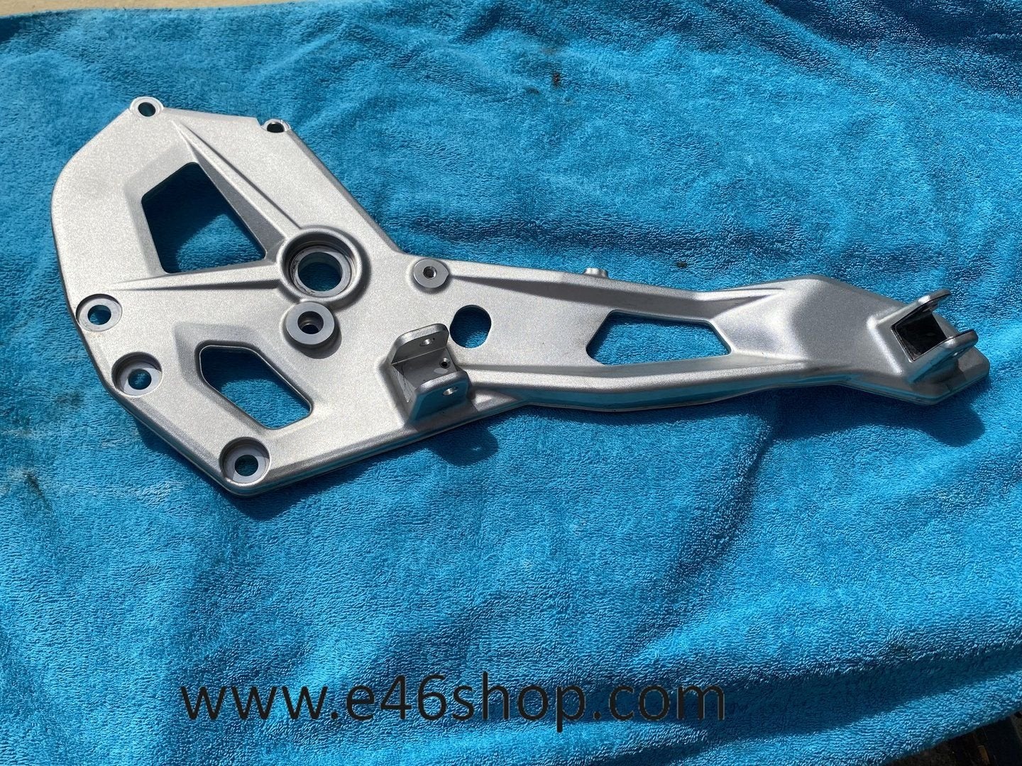 BMW F900R K83 VOETSTEUNEN SCHETSPLAAT LINKS OEM 8404013, Motoren, Gebruikt, -, -, Ophalen of Verzenden