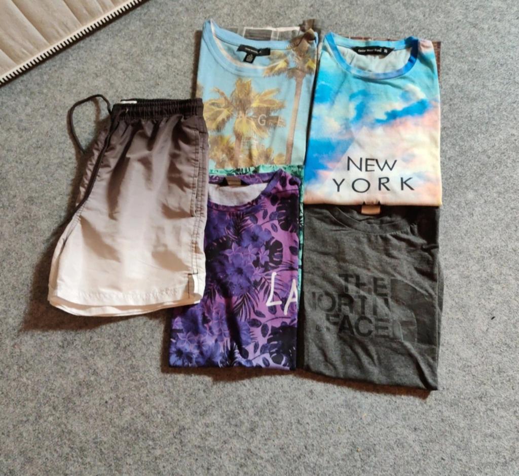 Pakketje maat XS 4 t-shirts 
1 zwembroek, Ophalen of Verzenden, Zo goed als nieuw, Maat 46 (S) of kleiner