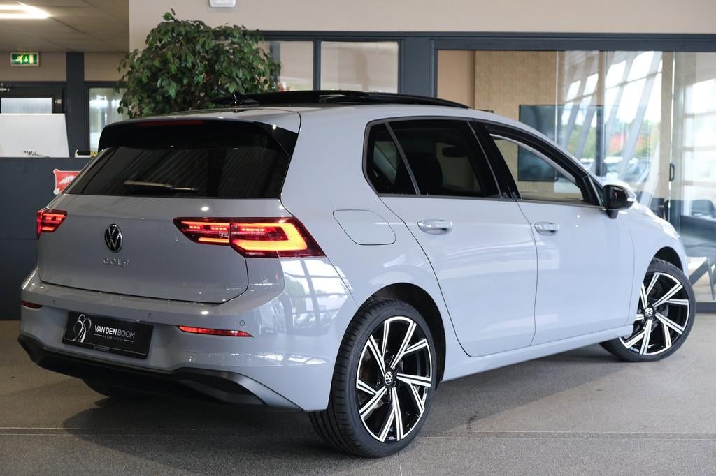 Volkswagen Golf 8 1.5 eTSI Life 150PK DSG Pano IQ Led Navi A, Auto's, Volkswagen, Stof, 4 cilinders, 150 pk, Origineel Nederlands