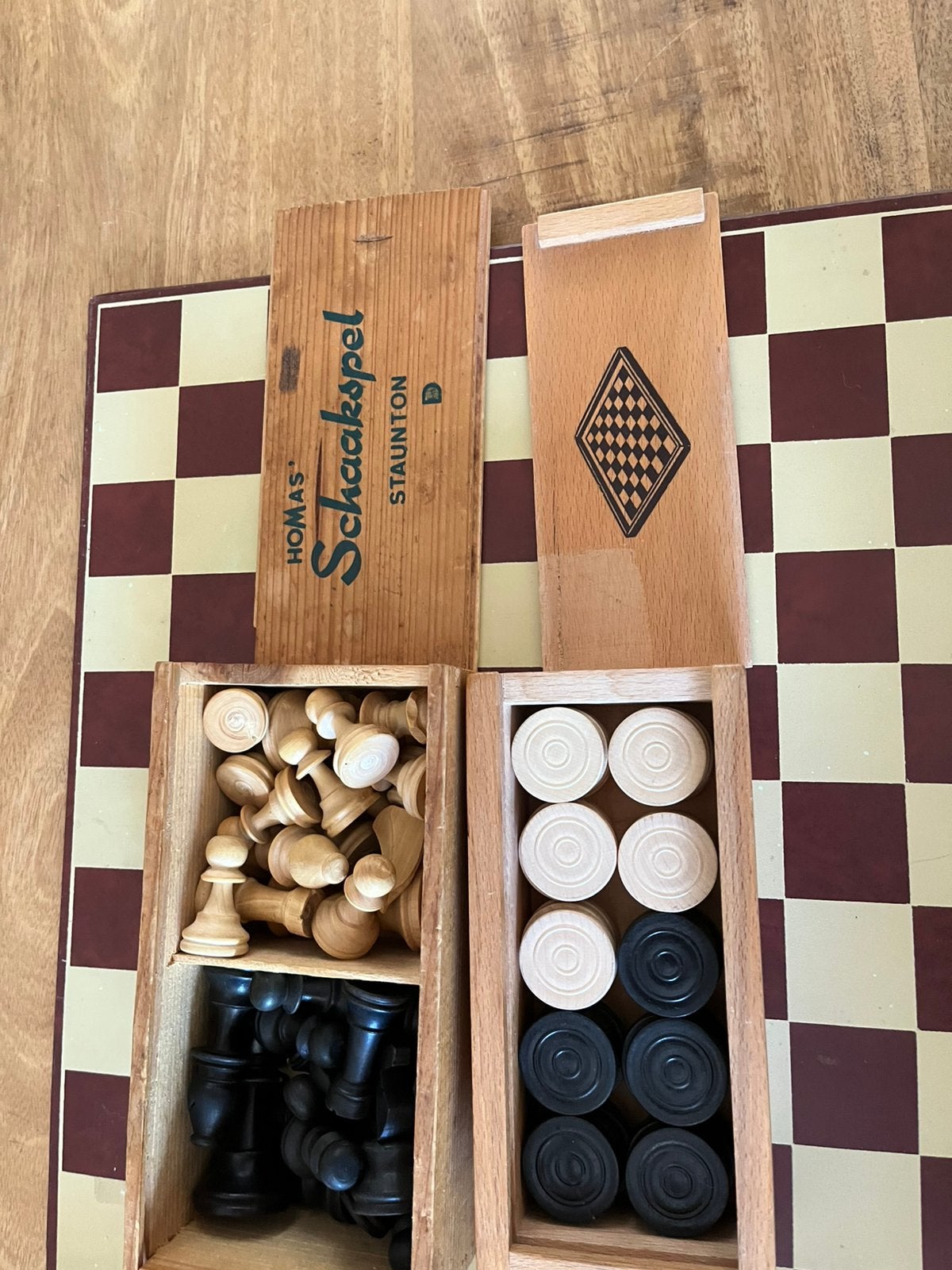 Vintage schaakspel damspel in 1 met schaakstukken damstenen, Ophalen of Verzenden, Zo goed als nieuw