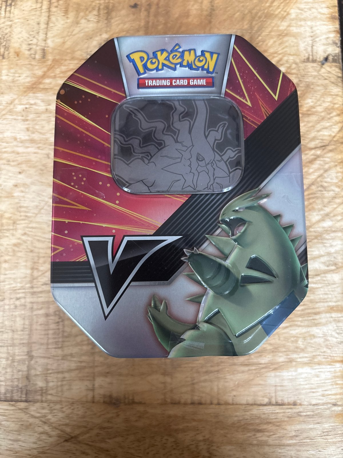 Pokémon Mystery Box - V-tin met Tyranitar, Ophalen of Verzenden, Nieuw, Overige typen