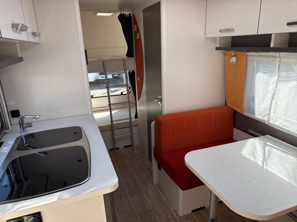 Dethleffs C'Go 495 QSK Voortent/Luifel, Caravans en Kamperen, Caravans, Dwarsbed, Bedrijf, Dethleffs, Schokbreker