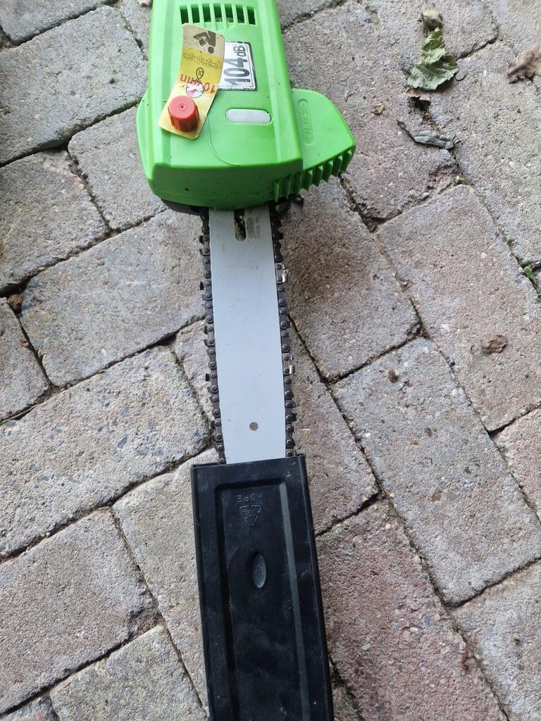 Takkenzaag en 2 onkruidbranders, Ophalen