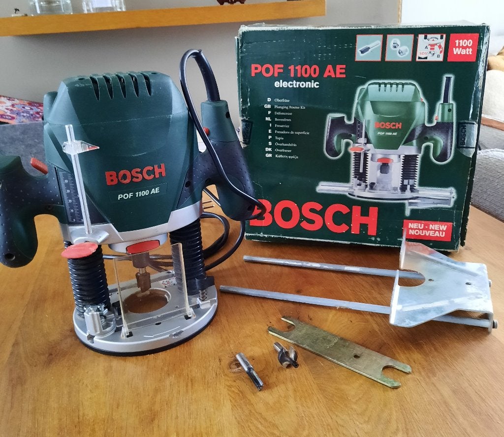 Bosch Bovenfrees POF 1100 AE, Doe-het-zelf en Verbouw, Gebruikt, Ophalen of Verzenden, Bovenfrees, Bosch