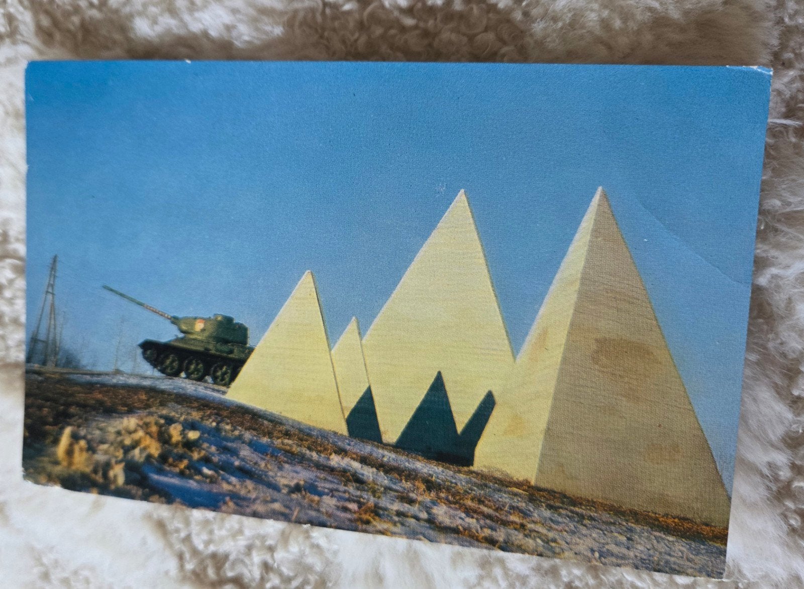 Zeldzame Sovjet Ansichtkaart: Tank bij Piramides, 1971, Verzenden, 1960 tot 1980, Ongelopen, Overige thema's