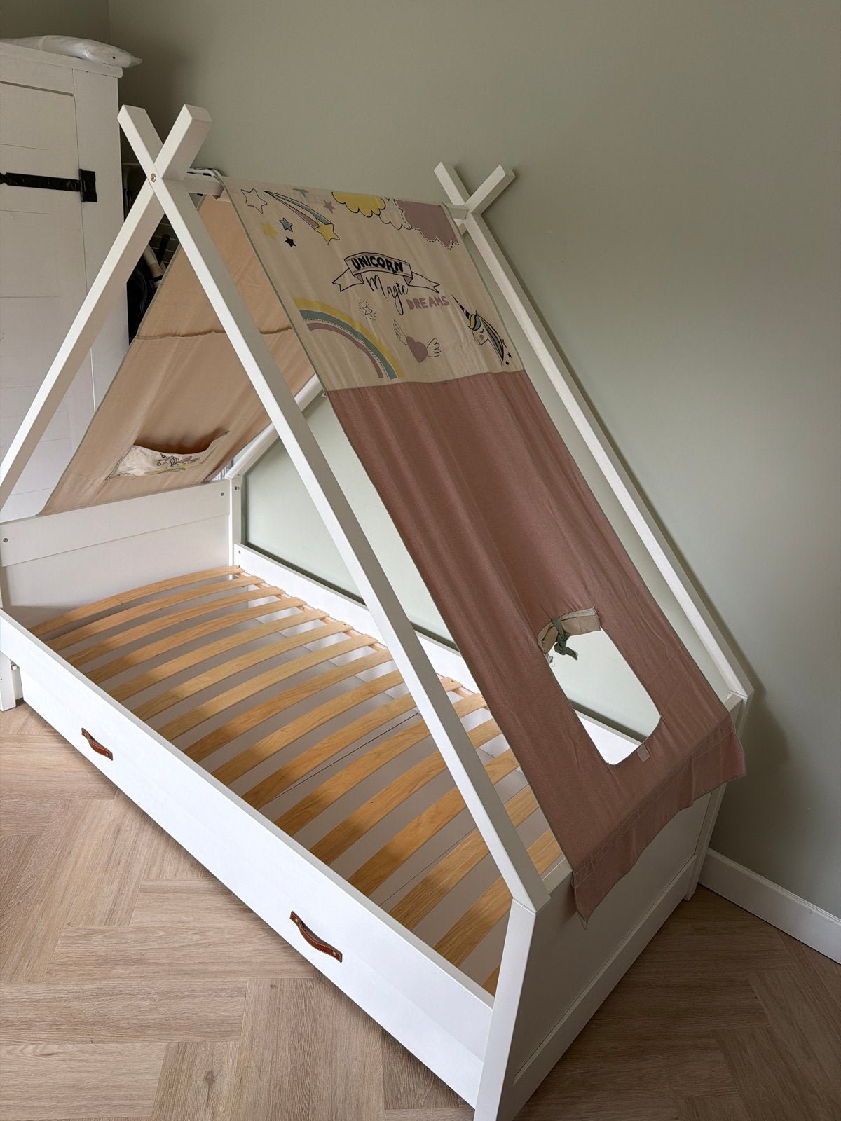 Coolkids Tipi Bed unicorn / eenhoorn - met opberglade, Kinderen en Baby's, Kinderkamer | Bedden, Ophalen, 85 tot 100 cm, Gebruikt