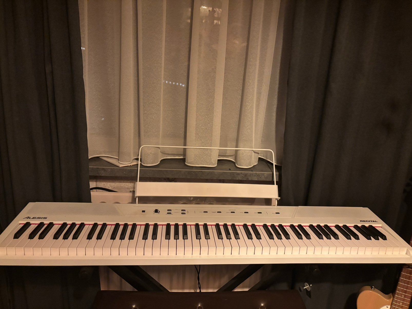 Alesis recital digitale piano wit semi gewogen toetsen, Ophalen, Wit, Digitaal, Zo goed als nieuw