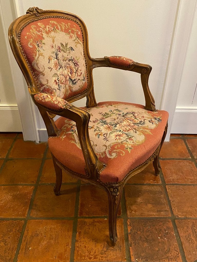 Antiek stoeltje Louis XV-stijl, roze met geborduurde rozen, Ophalen