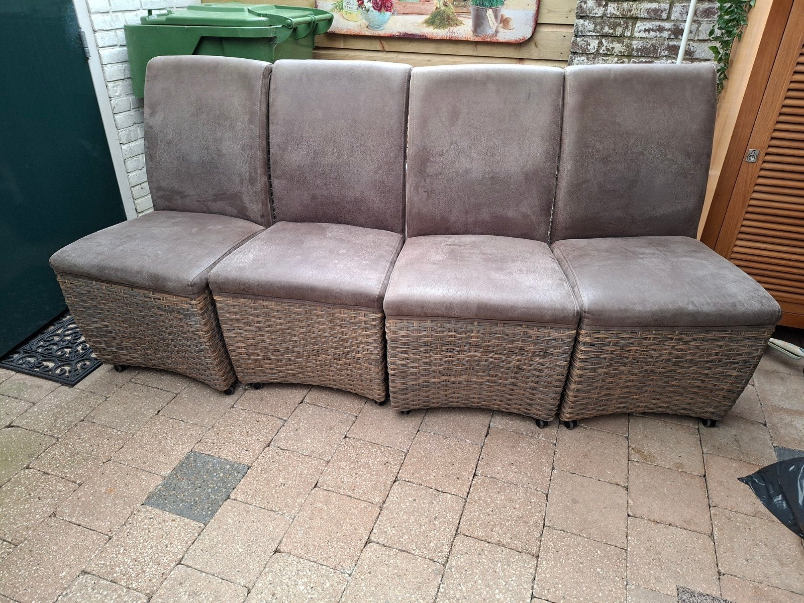 4 eethoek stoelen op wieltjes, Huis en Inrichting, Stoelen, Ophalen, Gebruikt, Bruin, Stof