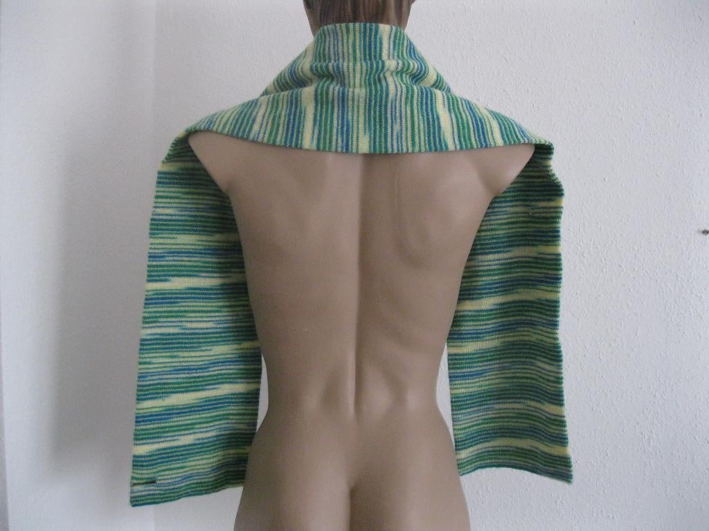 1 groen-blauw-wit-geel gestreepte warme sjaal 18X145 cm., Kleding | Dames, Mutsen, Sjaals en Handschoenen, Bijenkorf, Maat 46/48 (XL) of groter